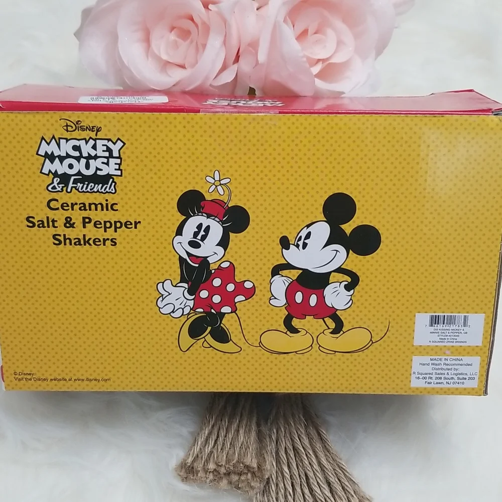 Disney Mickey and Minnie mouse salt & pepper shakers - Picture 3 of 6